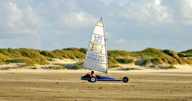 Auch exotischere Strand-Sportarten haben in St. Peter-Ording eine große Fangemeinde. - © Hans-Peter Dehn / pixelio.de (rkn)