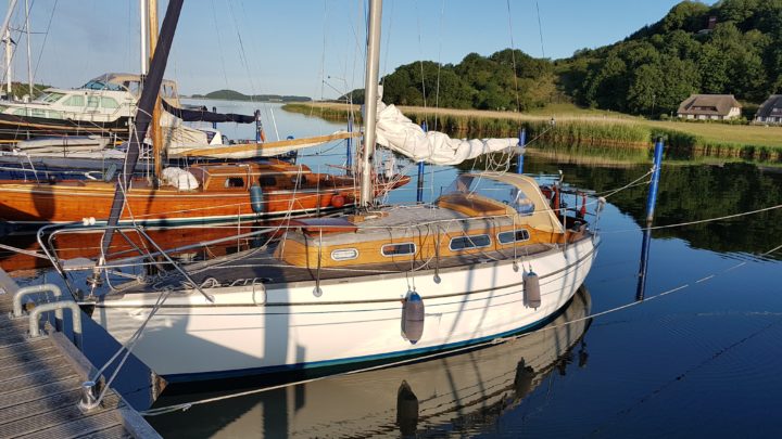 Übernachten auf dem Segelboot im Hafen von Baabe