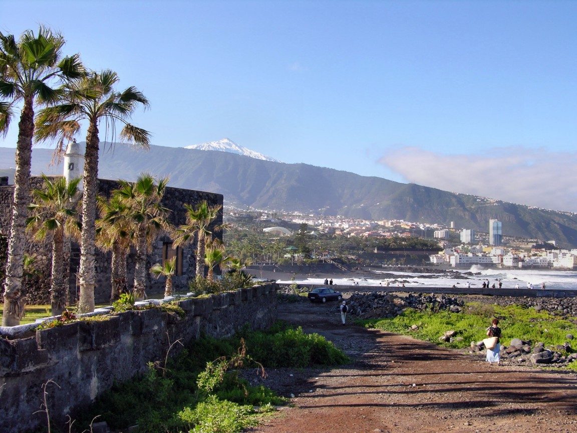 Weg zum Playa Jardin auf Teneriffa mit Blick auf den Teide - Foto: Dumman/pixelio.de CCO (rkn)