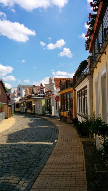 viele Galerien in Warnemünde, befinden sich in der Alexandrinenstraße - Foto: Saskia Henck