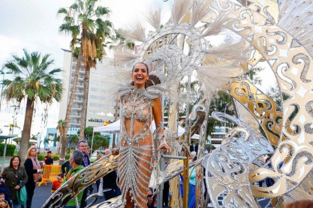 Die strahlende Karnevalskönigin Aránzazu Estévez von 2015 - Foto: Carnaval Las Palmas de Gran Canaria