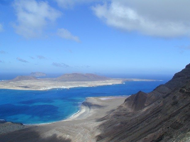 Blick auf die Insel La Graciosa von Lanzarote aus / Copyright © Marion Hagedorn