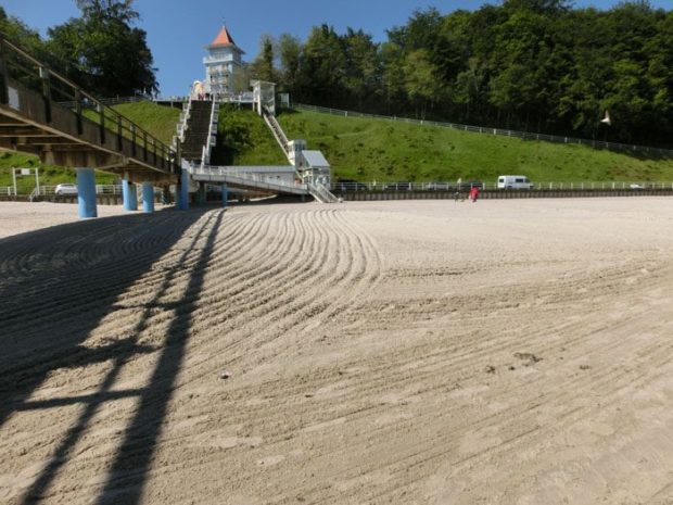 Sellin Strand ... sieht ja aus wie Ackerfurchen - schön (© Julia S. Hentschel)