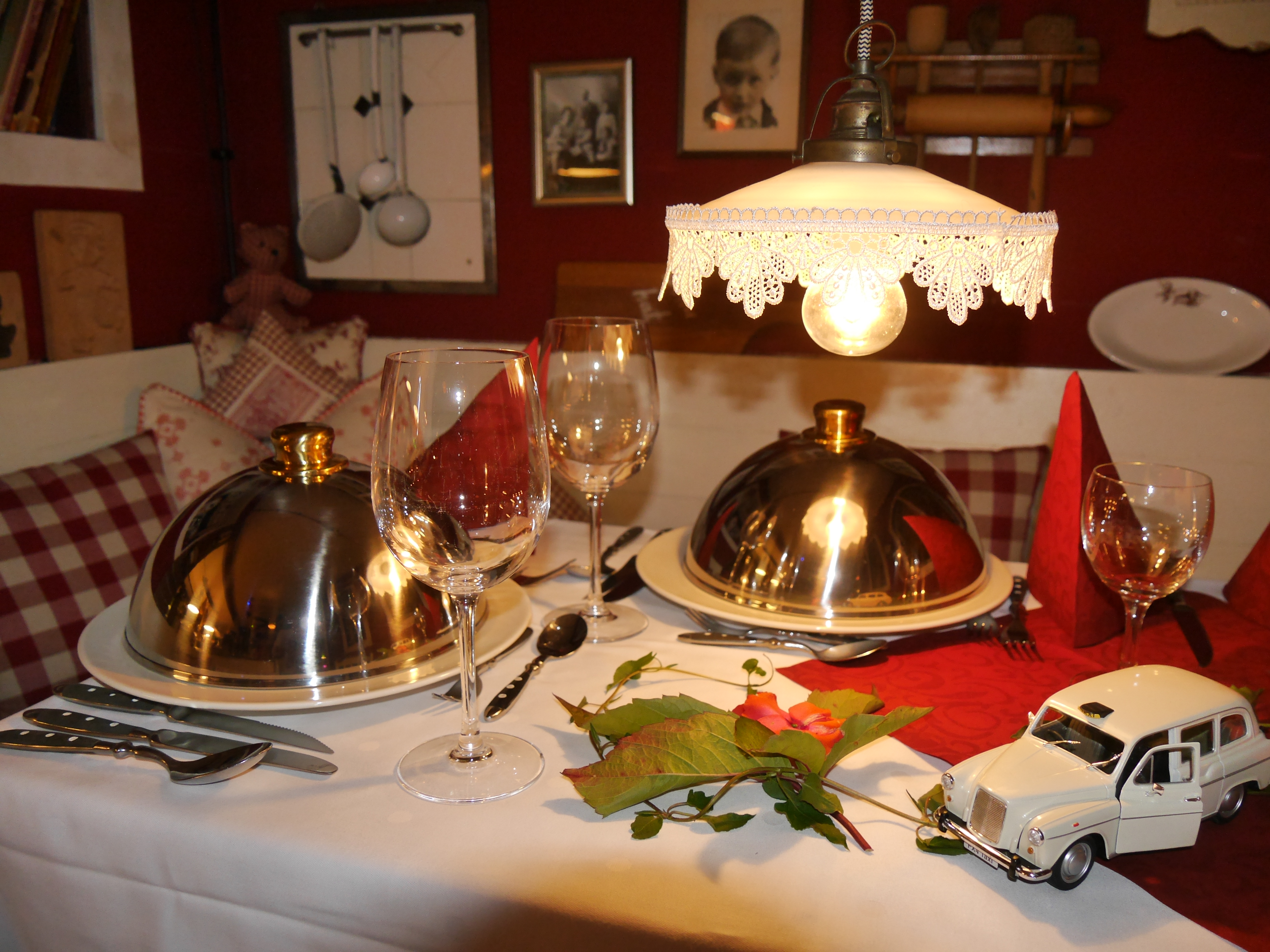 gedeckter Tisch @www.omas-kueche-binz.de im InterDomizil Reisemagazin gedeckter Tisch @www.omas-kueche-binz.de im InterDomizil Reisemagazin