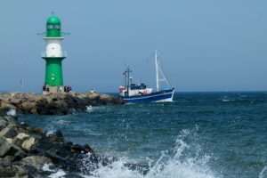 lighthouse-1726284_1920 lighthouse-1726284_1920