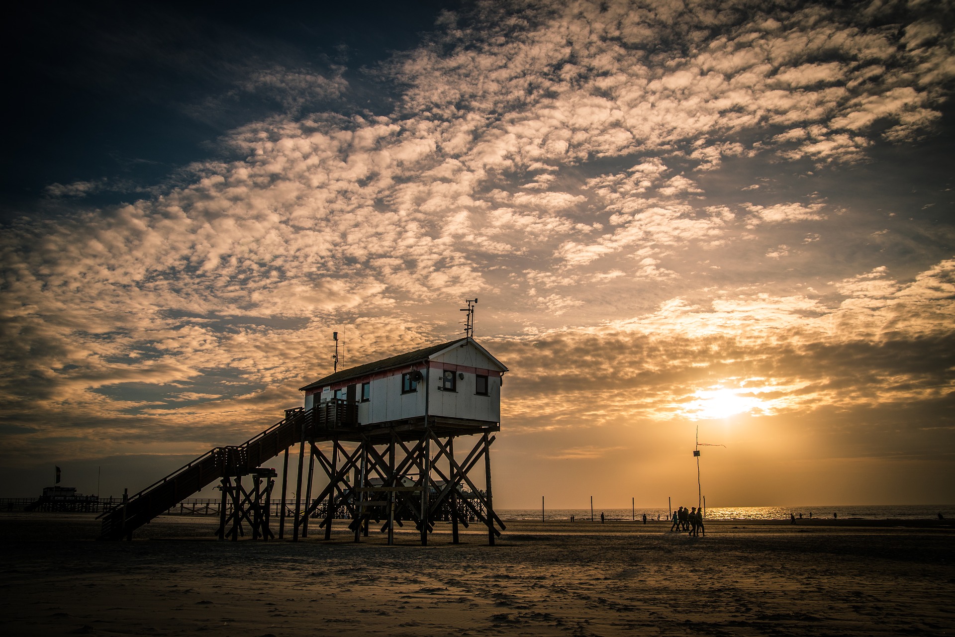 Strand und Pfahlbauten von St. Peter-Ording