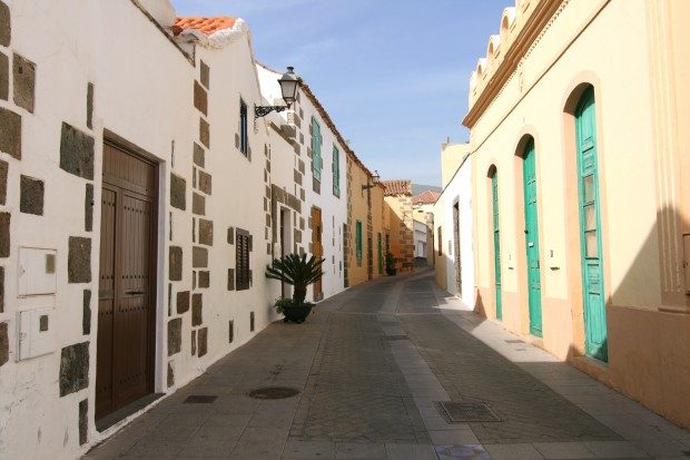 Gasse in Agüimes / Copyright © Marion Hagedorn/InterDomizil 